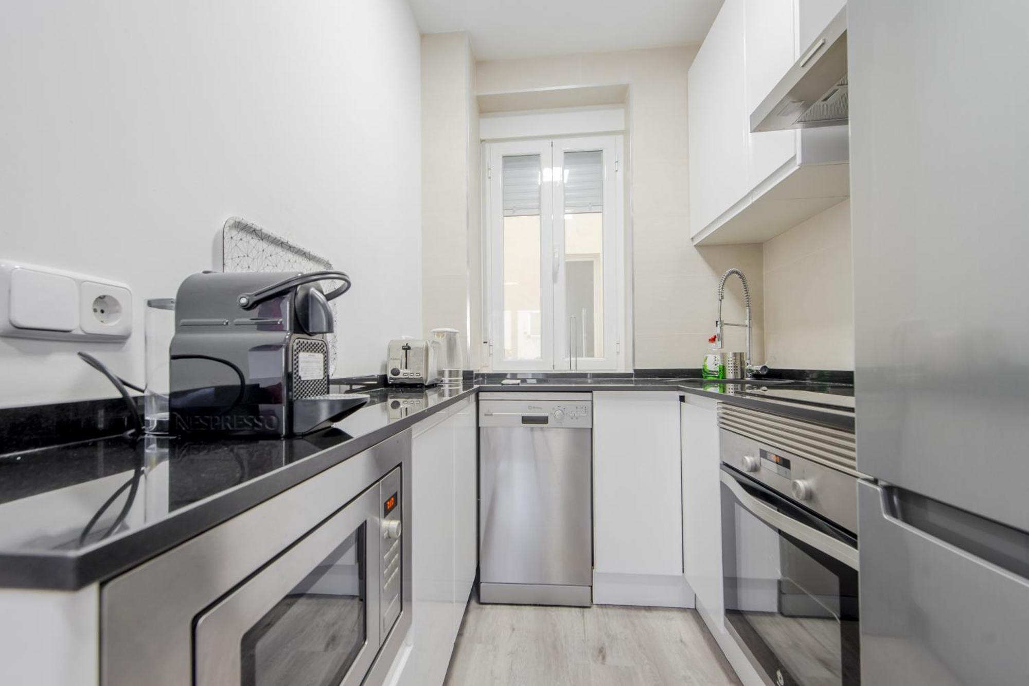 Apartment Genial En La Latina-centro De Madrid